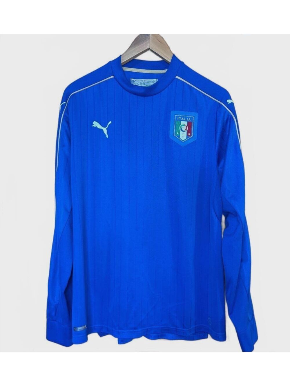 Vintage PUMA Italy Home Long Sleeve Soccer Jersey (Euro 2016) Large